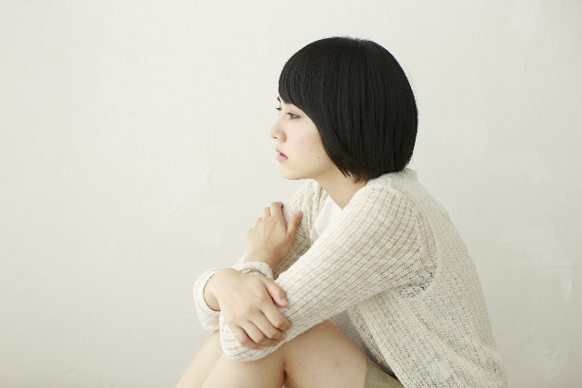 大阪で障害年金専門社労士にうつ病の相談を考える女性